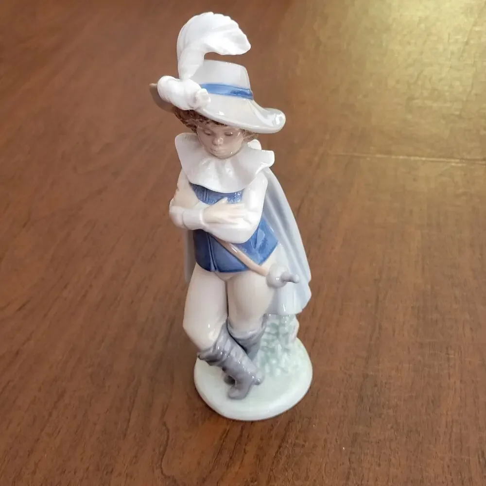 Vintage Lladro Nao The good swordsman little musketeer
